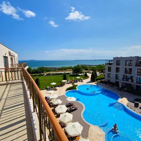 アパートホテル Diamond Sarafovo By Kp 4*